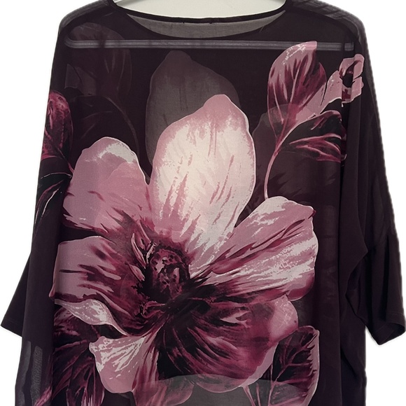 Laura petite wine colour floral  loose style top - Picture 4 of 6